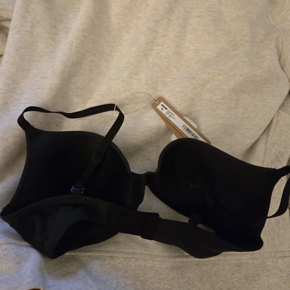 NWT Skims Fits Everybody T Shirt Bra Black 32D
